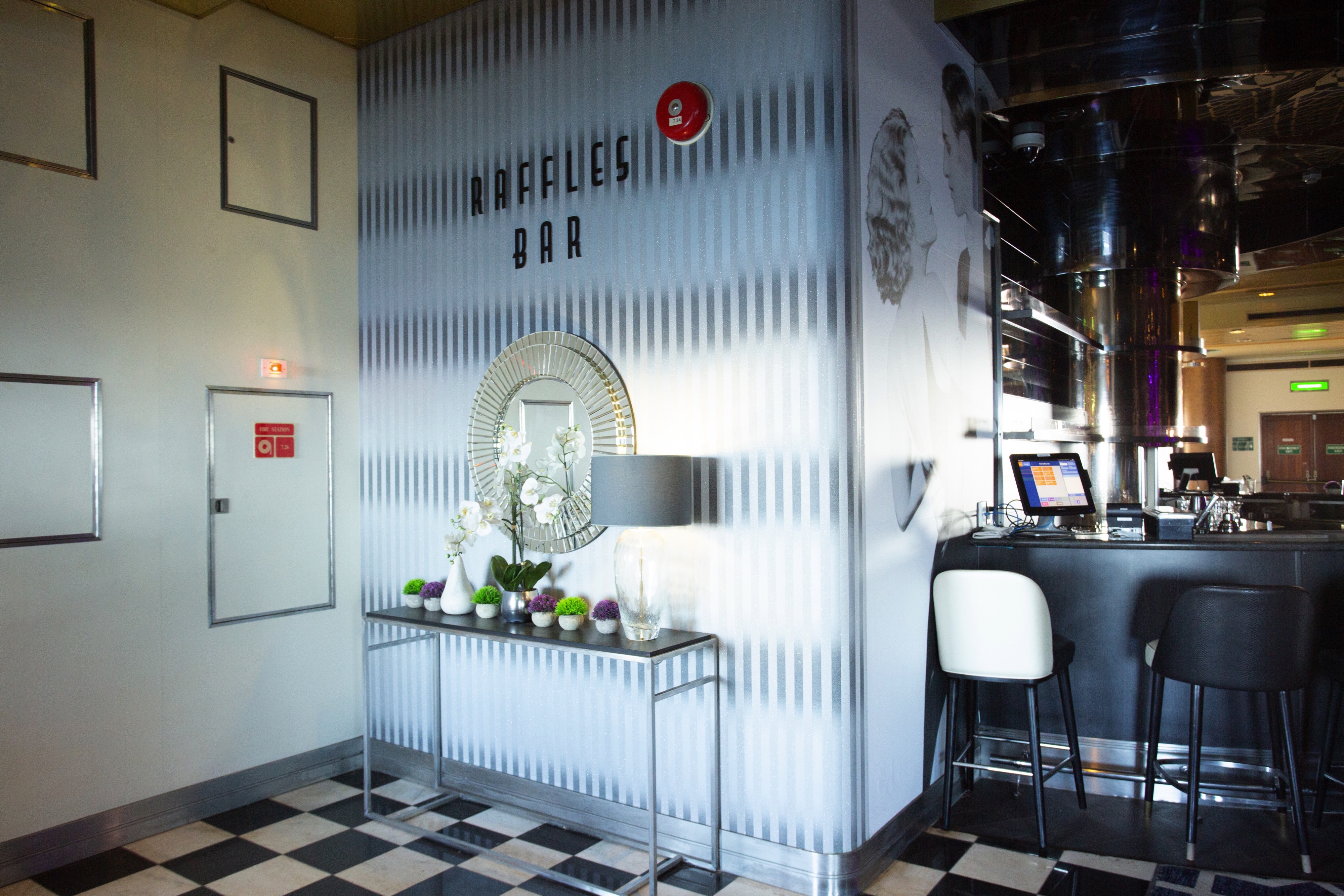 Ambience - Raffle's Bar